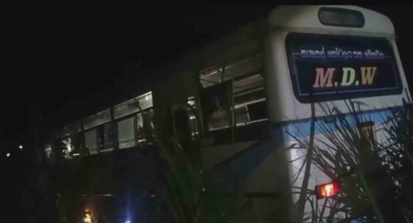 වැලිමඩදී මගී බස් රථයක් ප්‍රපාතයකට පෙරළෙයි